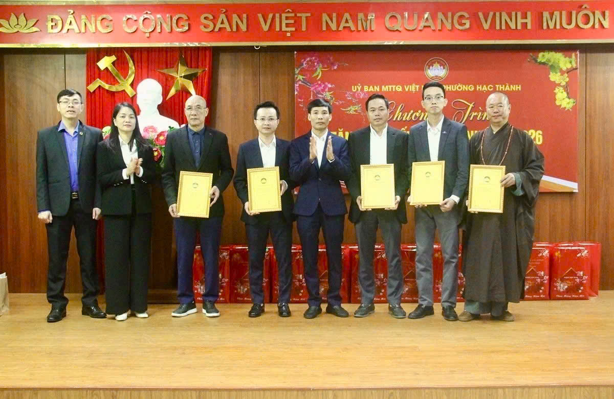 TRAMEXCO TRAO QUÀ TẾT BÍNH NGỌ 2026 CHO CÁC GIA ĐÌNH CHÍNH SÁCH, HỘ KHÓ KHĂN PHƯỜNG HẠC THÀNH