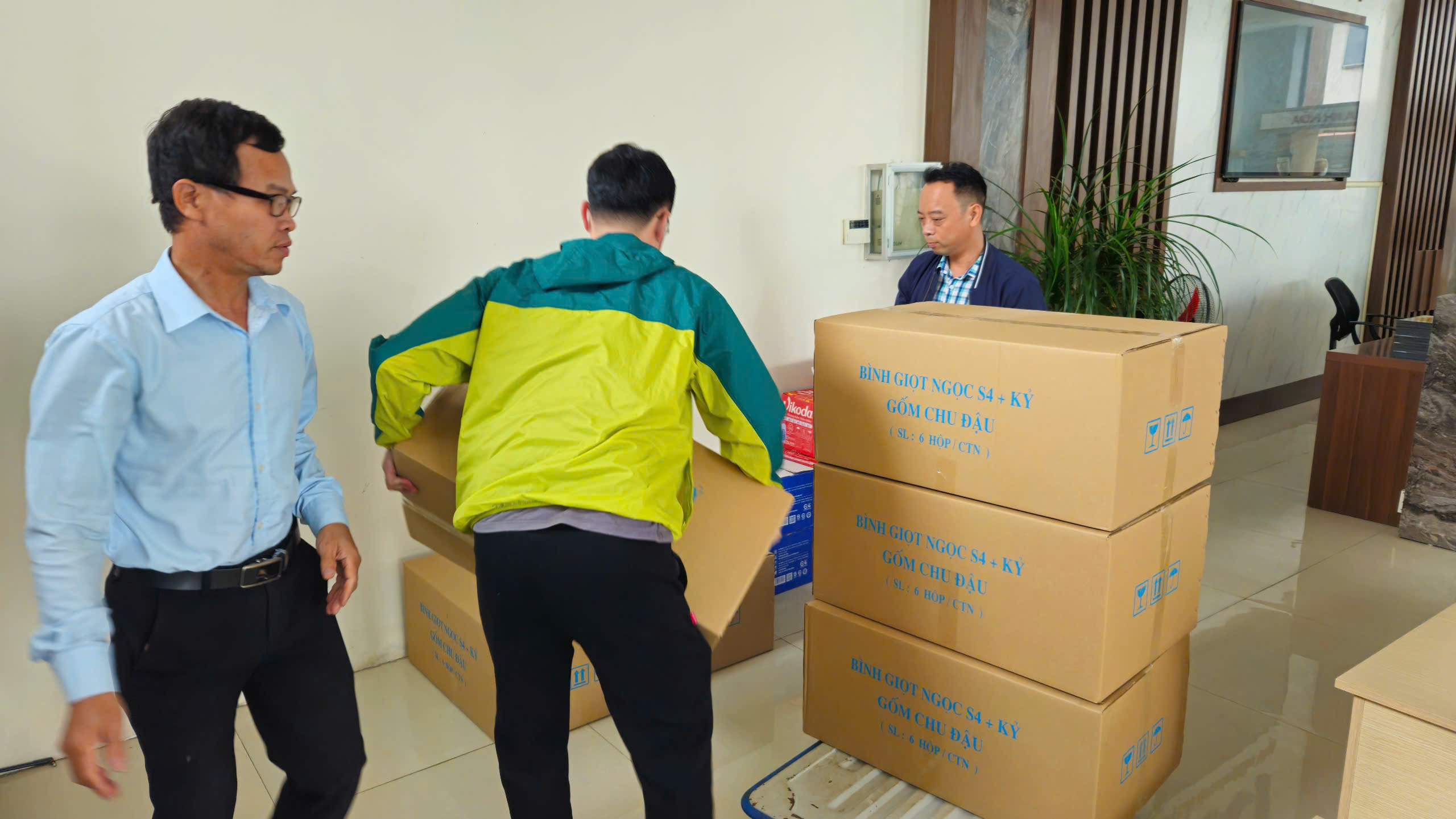 Tramexco cung cấp 800 bình gốm Chu Đậu cho Đại hội Hiệp hội Doanh nghiệp tỉnh Thanh Hóa